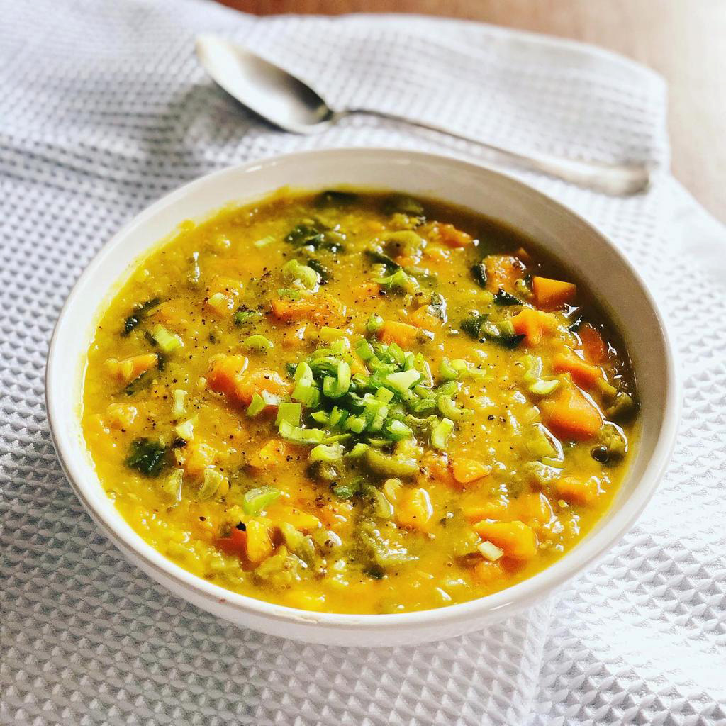 Sopa de verduras con lentejas turcas - Fondo de Olla